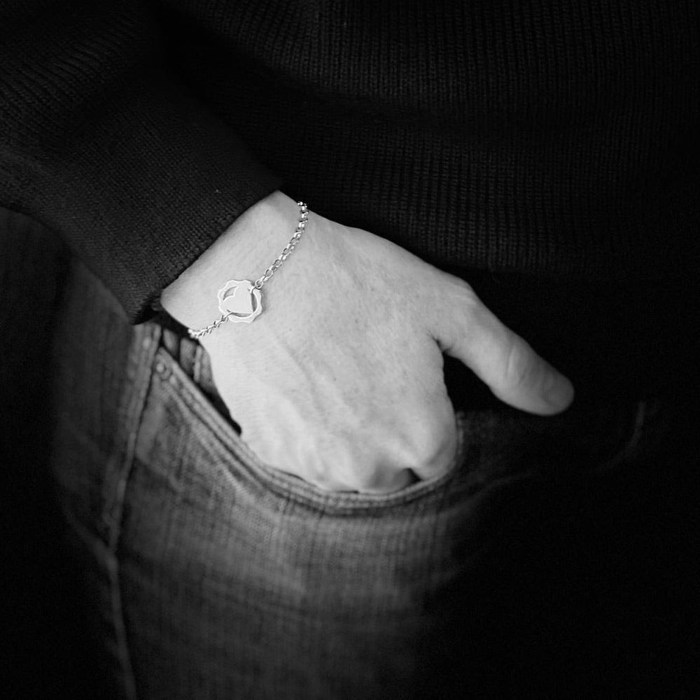 Bracciale simbolo amore con cuore e catena in argento al platino