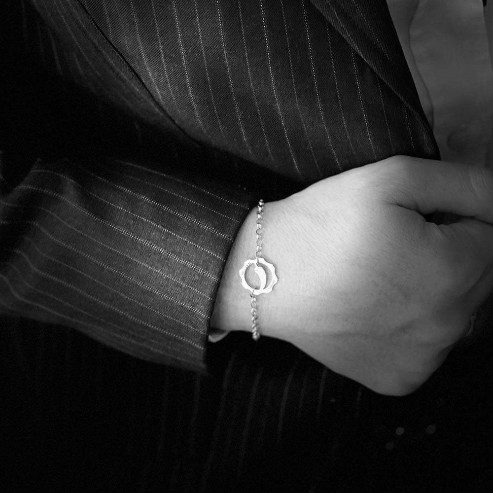Bracciale portafortuna peperoncino catena indossato